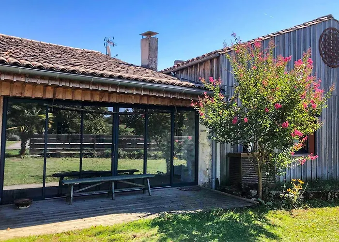 Superbe Maison Avec Piscine Mombrier